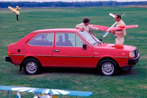 Volvo 343/345 1976 hečbek prednji pogled