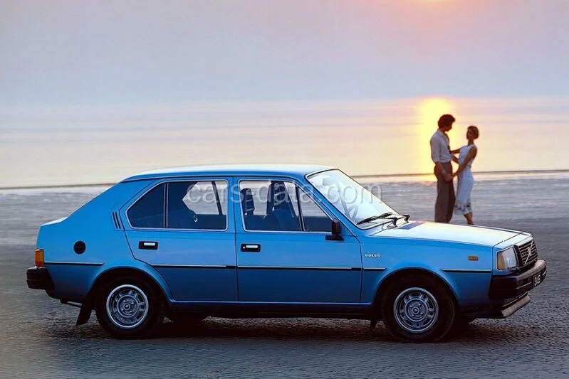 Volvo 343/345 345 DL 1981 хечбек изглед отпред