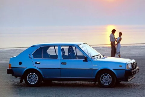 Volvo 343/345 345 DL 1981 хечбек изглед 2