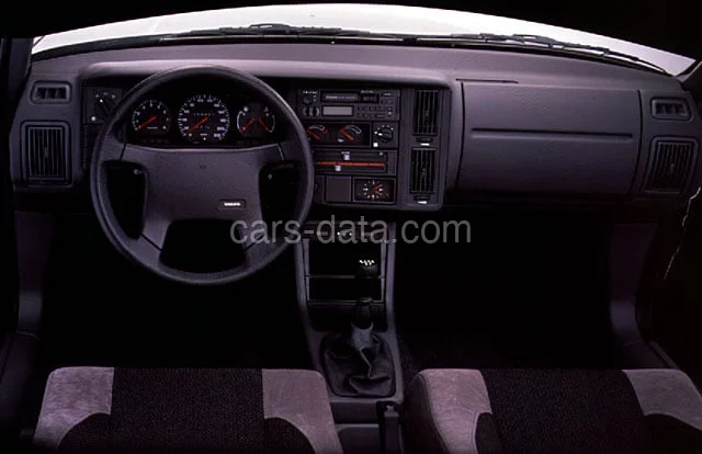 Volvo 460 GLE 2.0i 1992 front view