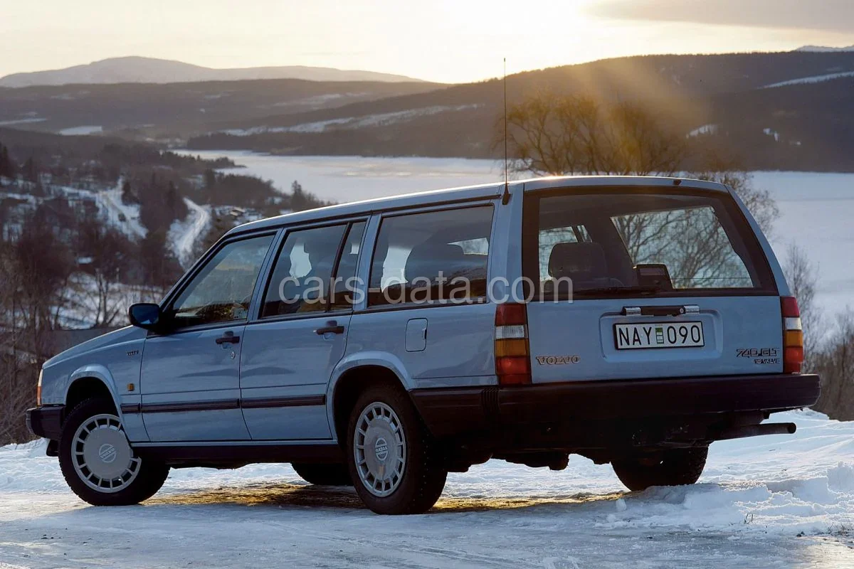 Volvo 740 Estate 1987 front view