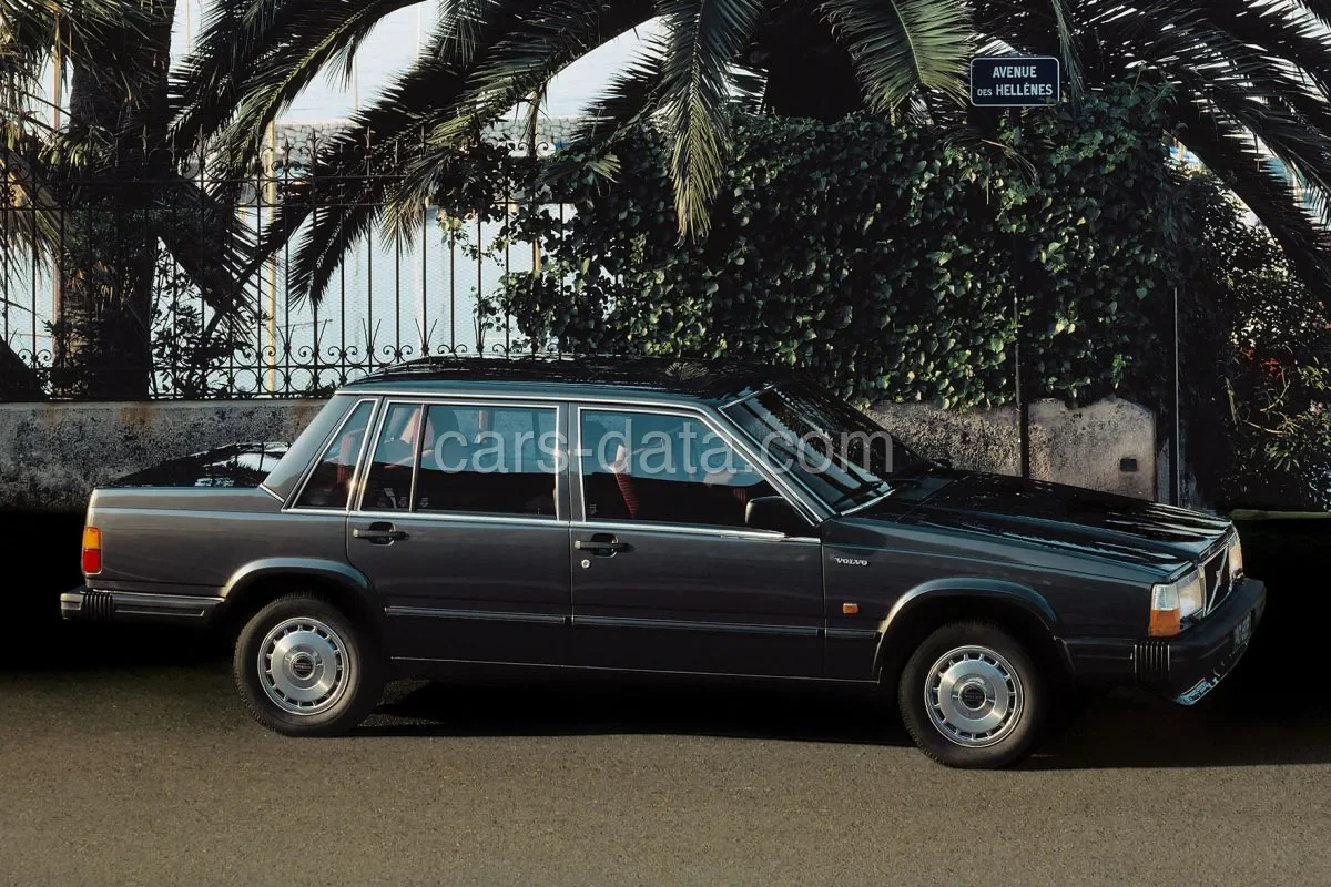 Volvo 740 GLE 1984 front view