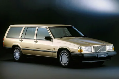 Volvo 740 2.3 Estate 1989 view 3