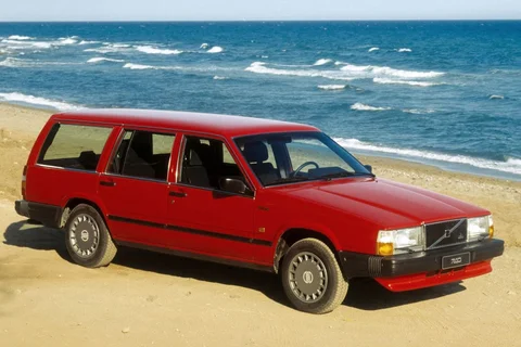 Volvo 740 GL 2.0 Estate 1988 view 2