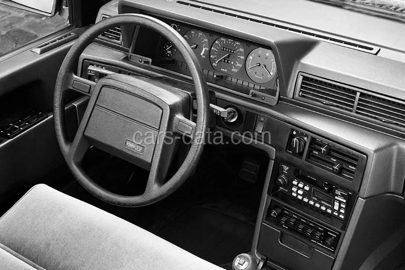 Volvo 760 GLE Estate 1987 front view