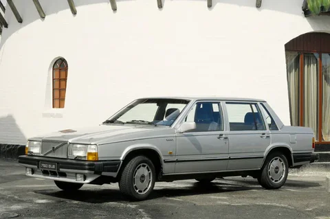 Volvo 760 Turbo 1986 view 8