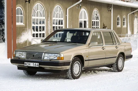 Volvo 760 Turbo 1988 view 3