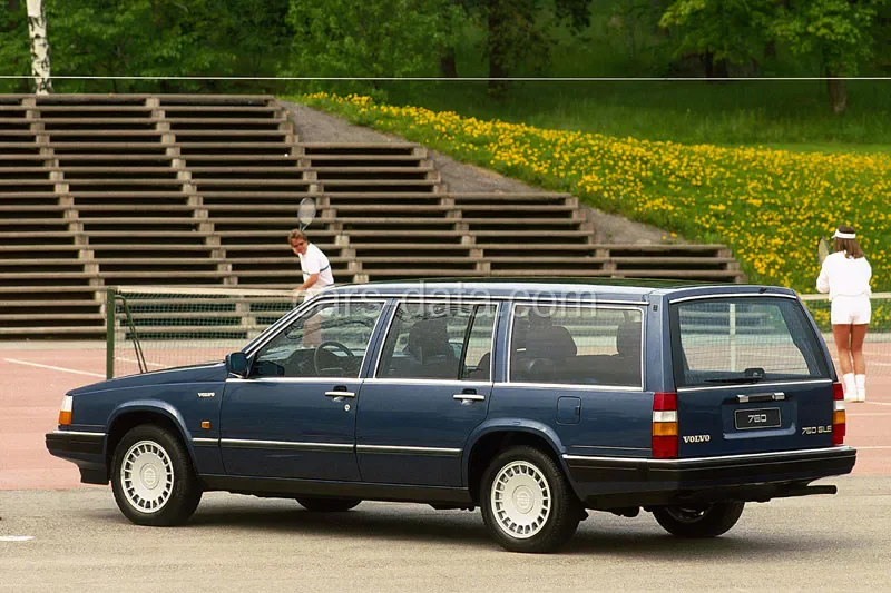 Volvo 760 GLE Estate 1988 front view