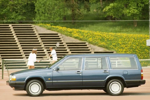 Volvo 760 GLE Estate 1988 view 4