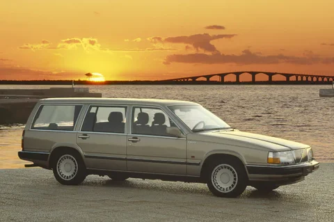 Volvo 760 GLE Estate 1988 view 2