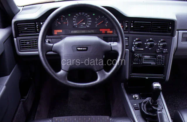 Volvo 850 2.5i Estate 1994 front view