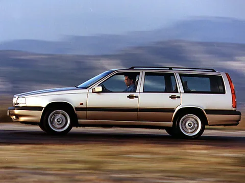 Volvo 850 2.5i Estate 1994 view 2