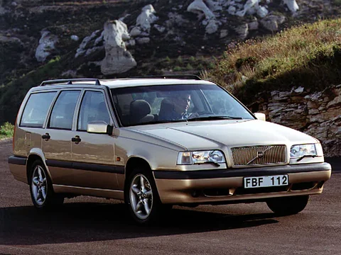 Volvo 850 2.5i Estate 1994 view 3