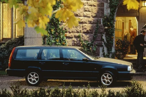 Volvo 850 2.5i Estate 1993 view 2