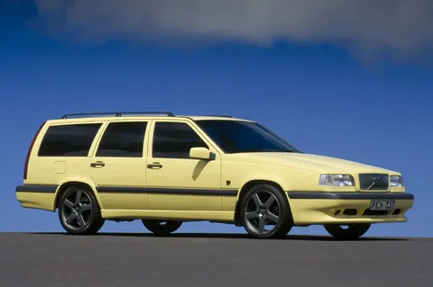 Volvo 850 2.5i Estate 1994 view 6