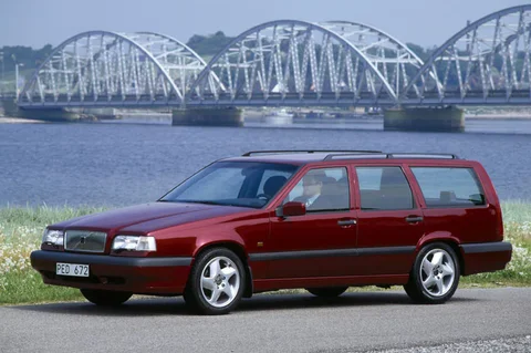 Volvo 850 2.5i Estate 1994 view 10