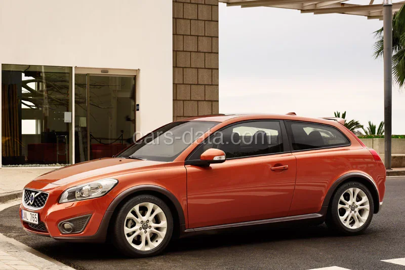 Volvo C30 D3 R-Design 2010 front view