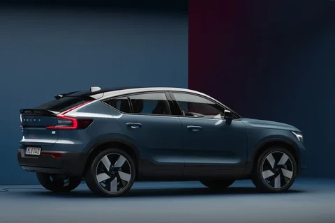 Volvo C40 Recharge Twin Plus 2023 view 6