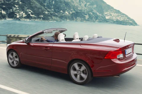 Volvo C70 D5 Momentum 2009 view 2