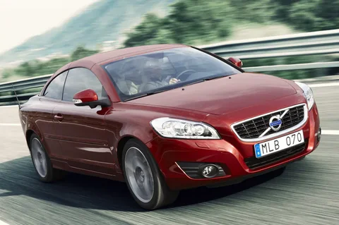 Volvo C70 D5 Momentum 2009 view 3