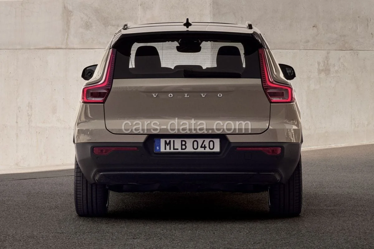 Volvo EX40 Single Motor Extended Range Plus 2024 front view
