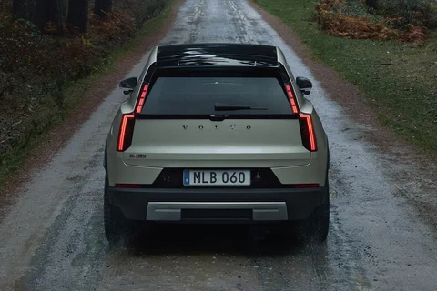 Volvo EX60 P6 Ultra 2026 view 12