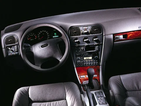 Volvo S40 1.8i 1998 view 3
