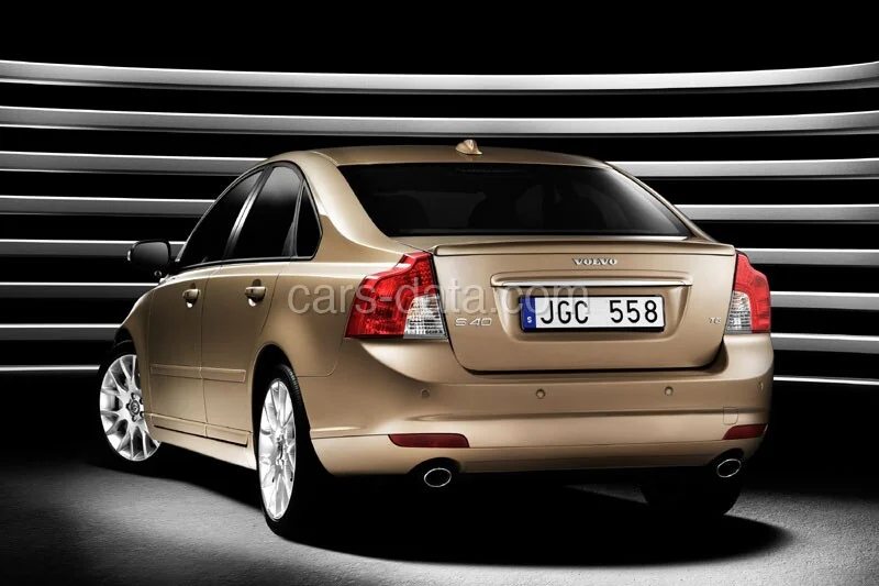 Volvo S40 2.0 Sport 2009 front view