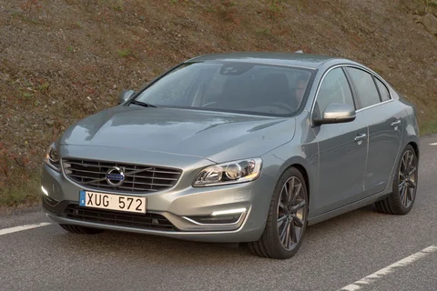 Volvo S60 T3 Summum 2013 view 5