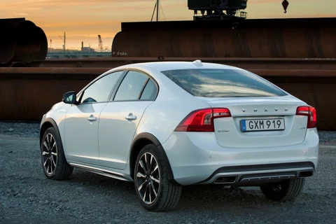 Volvo S60 Cross Country D3 Nordic+ 2016 view 2