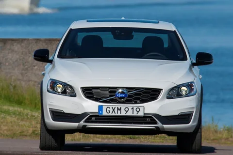 Volvo S60 Cross Country D3 Nordic+ 2016 view 4