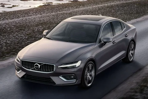 Volvo S60 T5 R-Design 2019 view 3