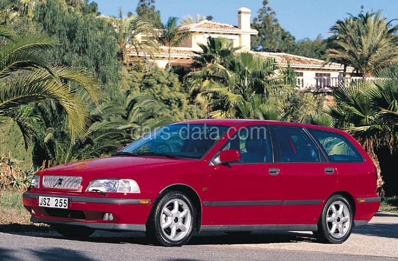 Volvo V40 T4 1997 front view