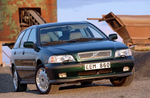 Volvo V40 T4 1997 view 4