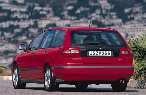 Volvo V40 T4 1997 view 2