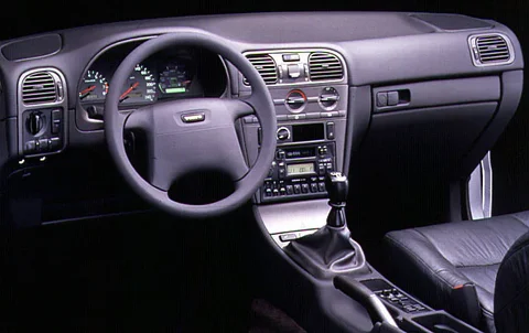 Volvo V40 T4 1997 view 3