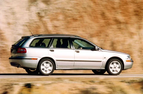 Volvo V40 1.8i Europa 2000 view 3