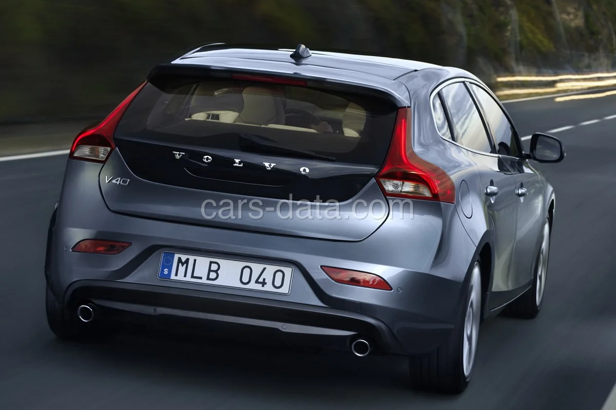 Volvo V40 D2 Kinetic 2015 front view
