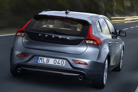 Volvo V40 D2 Kinetic 2015 view 1