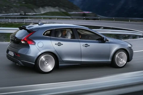 Volvo V40 D2 Kinetic 2015 view 5