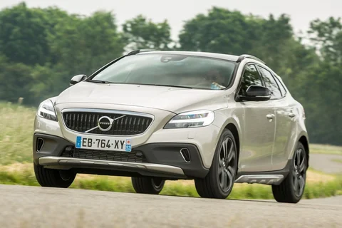 Volvo V40 Cross Country D3 Dynamic Edition 2018 view 2