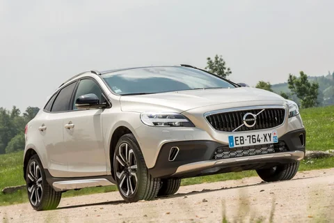 Volvo V40 Cross Country D3 Dynamic Edition 2018 view 4