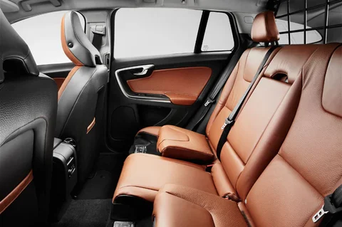 Volvo V60 D3 Summum 2010 view 4