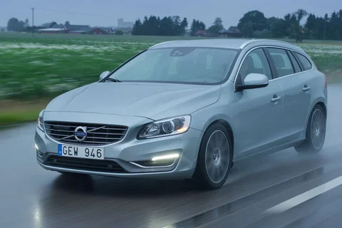 Volvo V60 D5 Polar+ 2017 view 9