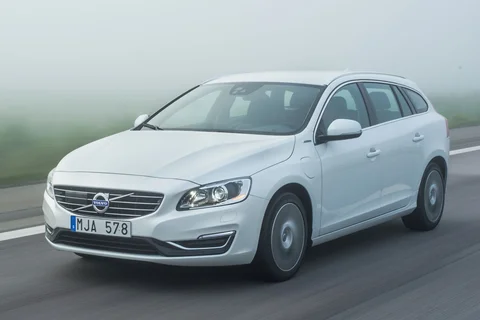 Volvo V60 D6 AWD Twin Engine Summum 2015 view 2