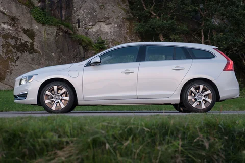 Volvo V60 D6 AWD Twin Engine Summum 2015 view 6
