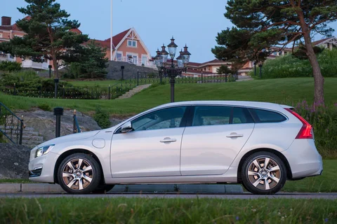 Volvo V60 D6 AWD Twin Engine Summum 2015 view 8