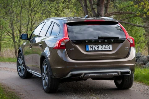 Volvo V60 Cross Country D4 Summum 2015 view 6