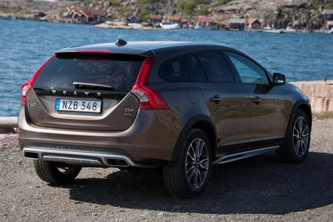 Volvo V60 Cross Country D4 Summum 2015 view 8