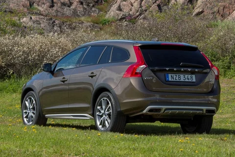 Volvo V60 Cross Country D4 Summum 2015 view 10